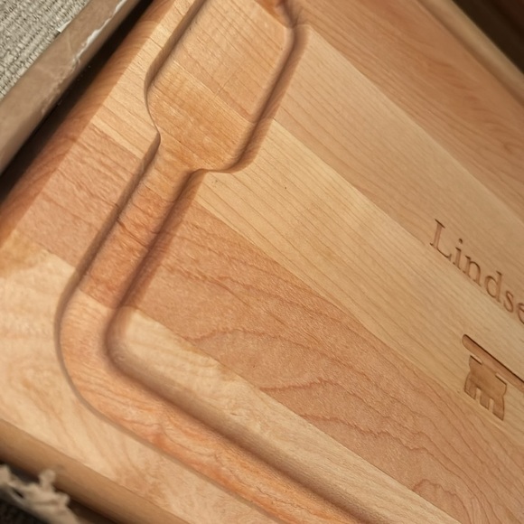 Brand New!! Personalized Mail Hardwood Cutting Board, Lindsey’s Kitchen 12”x17” - Picture 3 of 6